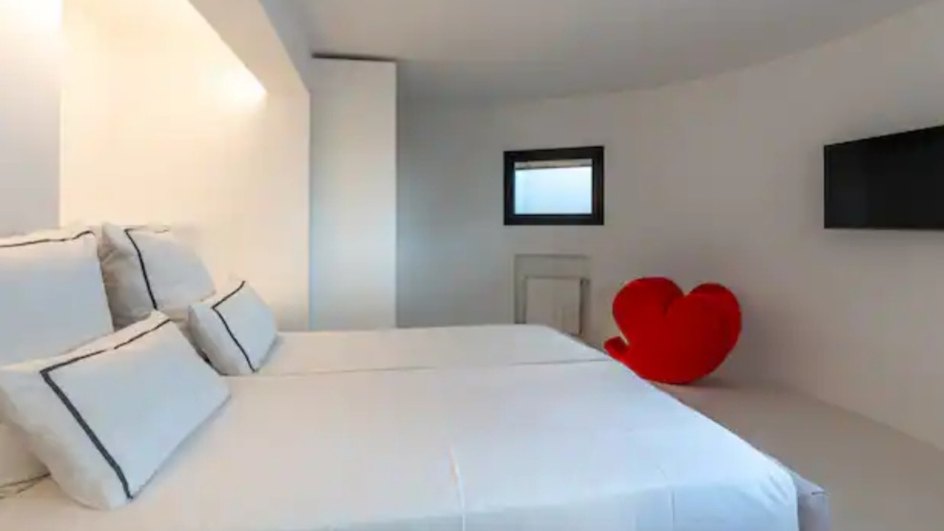 Original listing photo of the bedroom