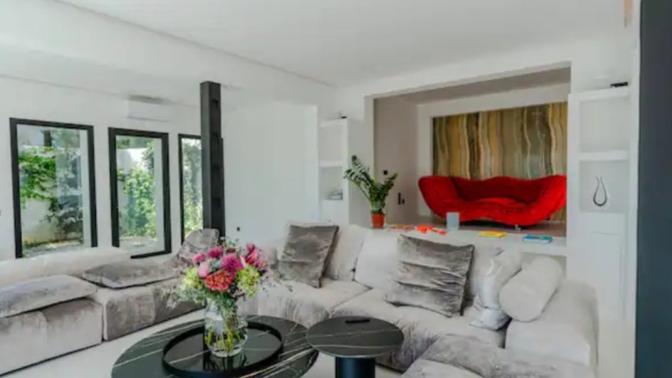 Original listing photo of the living room
